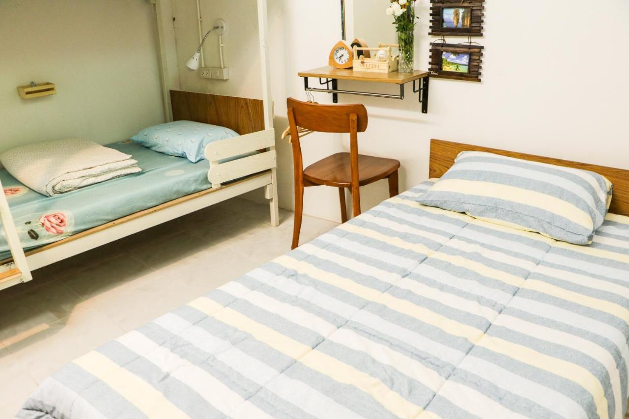 One Of Us House Hostel Bangkok Ngoại thất bức ảnh