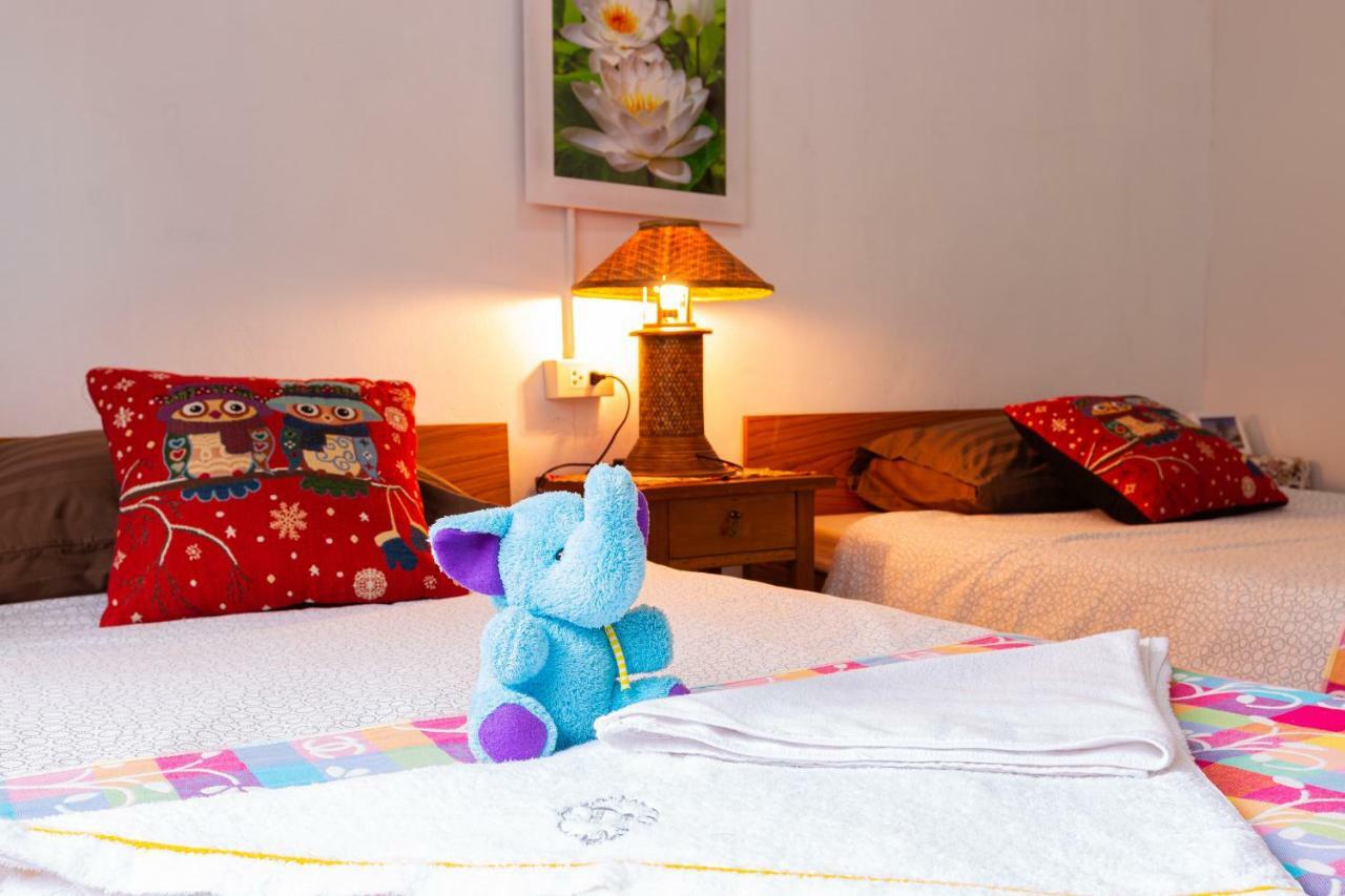 One Of Us House Hostel Bangkok Ngoại thất bức ảnh
