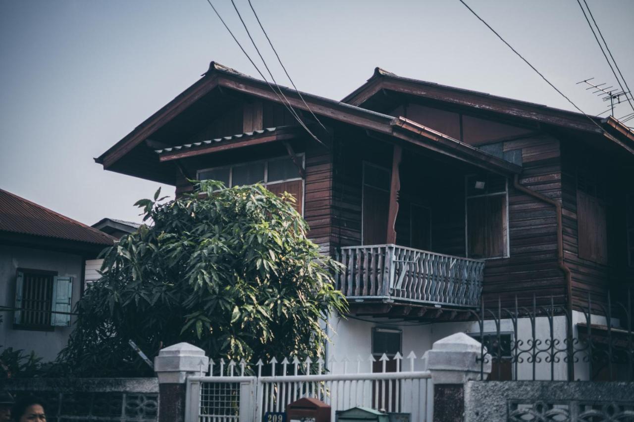 One Of Us House Hostel Bangkok Ngoại thất bức ảnh