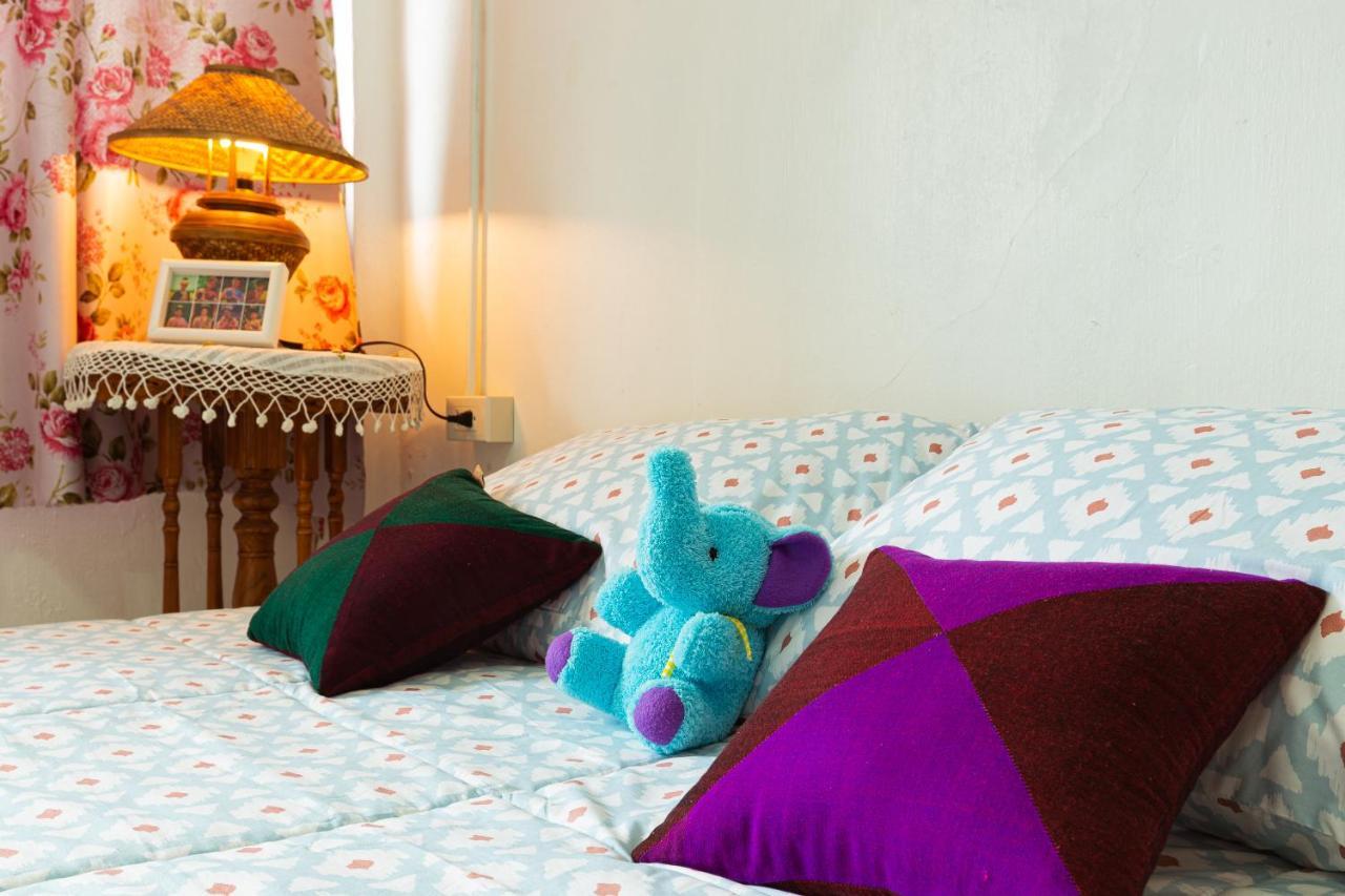 One Of Us House Hostel Bangkok Ngoại thất bức ảnh