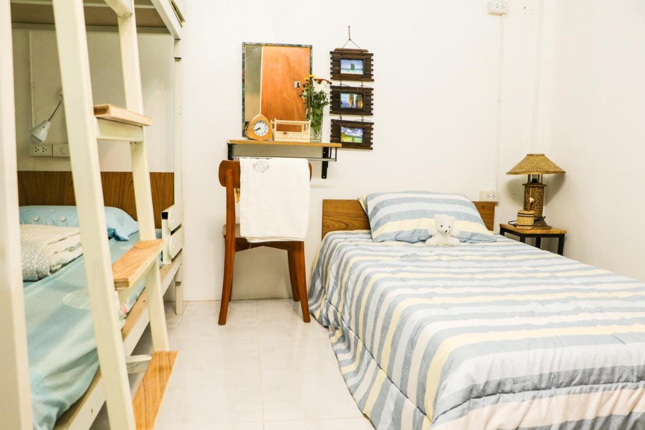 One Of Us House Hostel Bangkok Ngoại thất bức ảnh