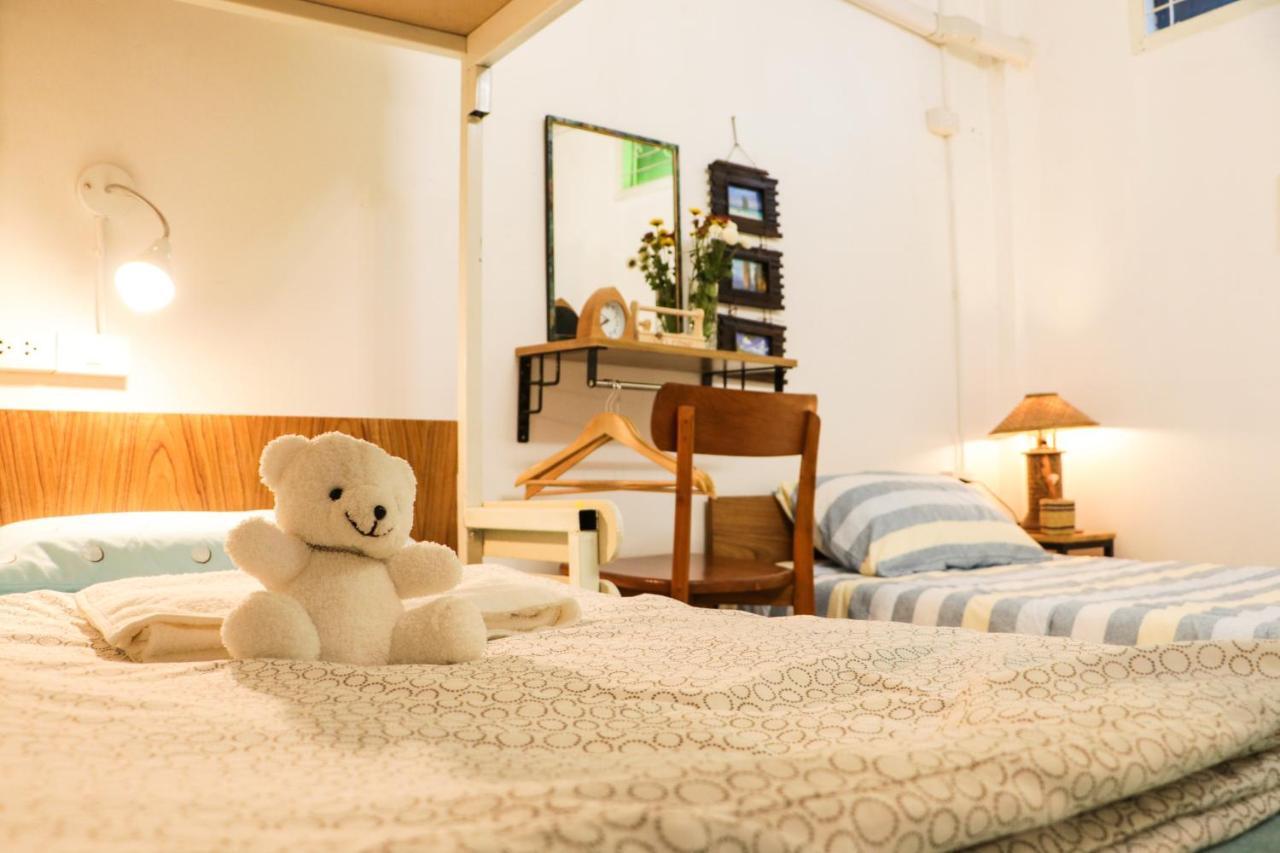 One Of Us House Hostel Bangkok Ngoại thất bức ảnh